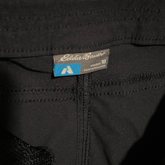 Women’s Black Eddie Bauer First Ascent Button Fly Crop Pants Size 18 Convertible - Picture 6 of 8